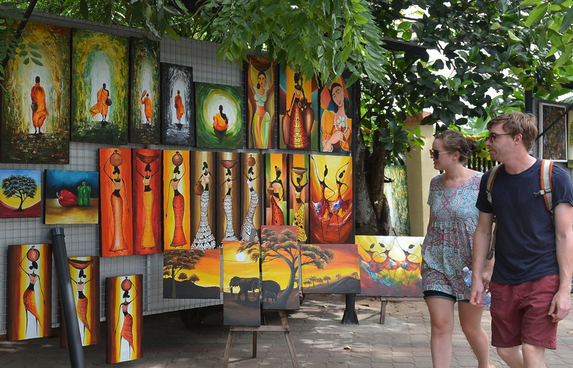 Khách du lịch tại Colombo, Sri Lanka. (Ảnh: AFP/TTXVN)