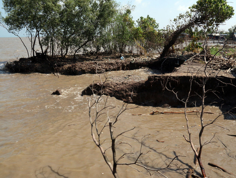 Từ năm 2019-2020 Quảng Trị cần 273 tỷ đồng để xử lý khẩn cấp các vị trí sạt lở bờ sông, bờ biển đặc biệt. (Ảnh minh họa: Lê Sen/TTXVN)