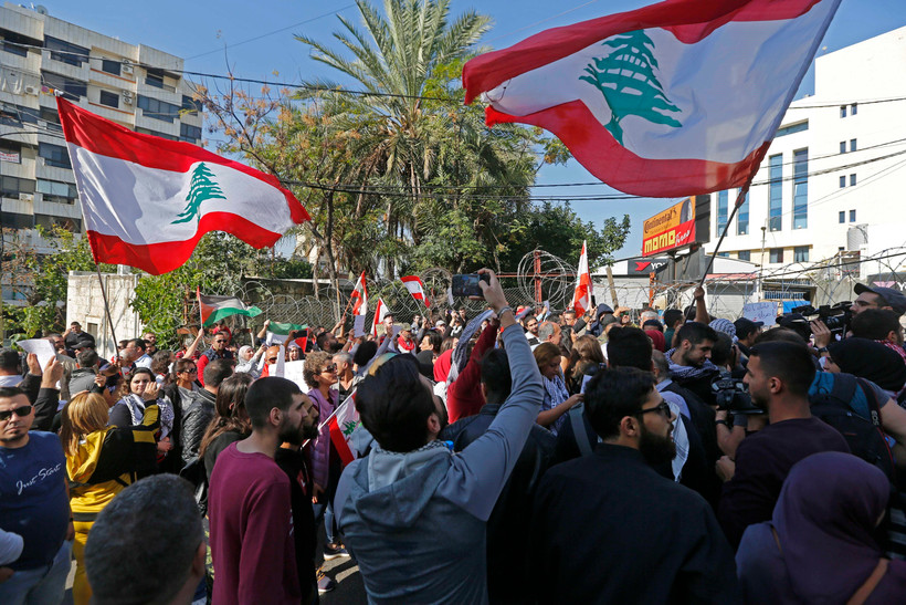 Người biểu tình tập trung tại Beirut, Liban, ngày 24/11/2019. (Ảnh: THX/TTXVN)