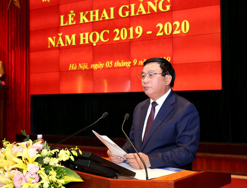 Giáo sư-tiến sỹ Nguyễn Xuân Thắng, Bí thư Trung ương Đảng, Giám đốc Học viện Chính trị quốc gia Hồ Chí Minh phát biểu khai giảng năm học. (Ảnh: Dương Giang/ TTXVN)