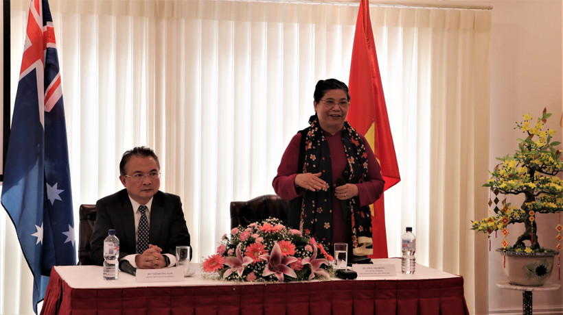 Phó Chủ tịch Thường trực Quốc hội Tòng Thị Phóng thăm ĐSQ Việt Nam và gặp gỡ cộng đồng Việt kiều tại Australia. (Ảnh: Nguyễn Minh/TTXVN)