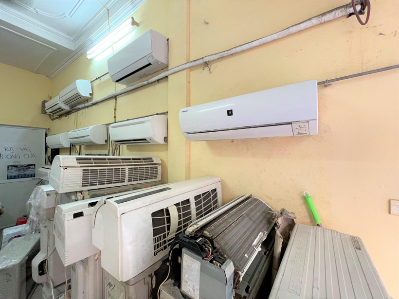 Hàng Nhật bãi đã xuất hiện từ vài chục năm và được đông đảo người Việt lựa chọn sử dụng. (Ảnh: M.H/Vietnam+)