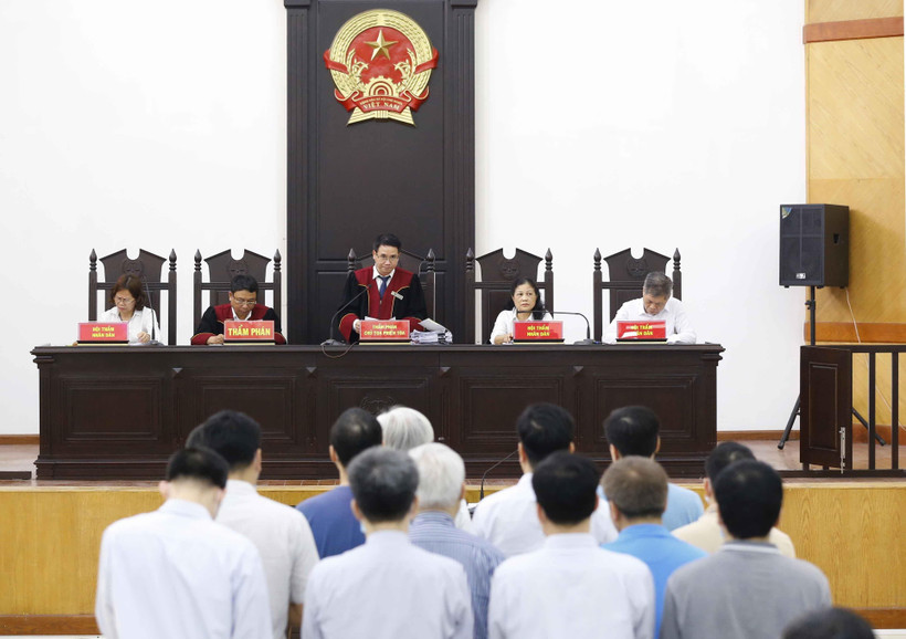 Hội đồng xét xử tuyên án các bị cáo. (Ảnh: Doãn Tấn/TTXVN)