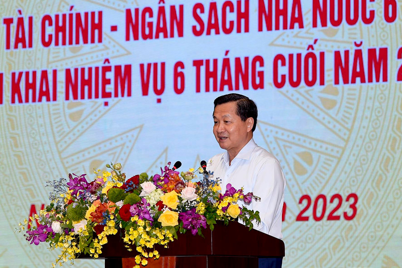 Phó Thủ tướng Chính phủ Lê Minh Khái đề nghị Bộ Tài chính cần phải làm tốt và nhanh hơn nữa đối với các nhiệm vụ cấp bách đồng thời phối hợp khẩn trương đối với các nhiệm vụ tham gia cùng với các bộ, ngành khác. (Ảnh: PV/Vietnam+)