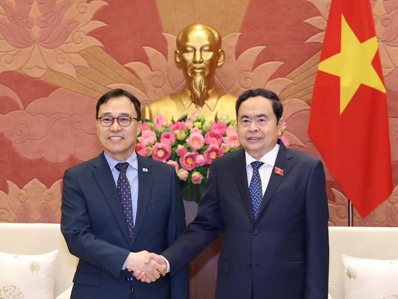 Chủ tịch Quốc hội Trần Thanh Mẫn tiếp Đại sứ Hàn Quốc tại Việt Nam Choi Young Sam. (Ảnh: Thống Nhất/TTXVN)