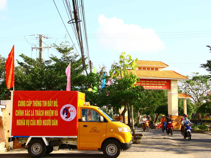 Tuyên truyền sâu rộng về mục đích, ý nghĩa và tầm quan trọng của cuộc Tổng điều tra dân số và nhà ở năm 2019. (Ảnh: Kim Há - TTXVN)