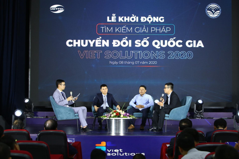 Toạ đàm với chủ đề “Cộng hưởng”. (Ảnh: Minh Quyết/TTXVN)