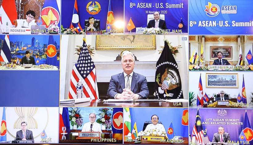 Ông Robert C. O’Brien, Cố vấn an ninh quốc gia, Đặc phái viên Tổng thống Hoa Kỳ cùng lãnh đạo các nước ASEAN tham dự hội nghị trực tuyến ASEAN-Hoa Kỳ. (Ảnh: Thống Nhất/TTXVN)
