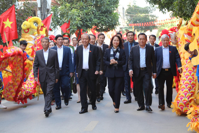 Phó Thủ tướng thường trực Chính phủ Trương Hòa Bình dự Ngày hội Đại đoàn kết toàn dân tộc tại khu dân cư khối 11, phường Vĩnh Trại, thành phố Lạng Sơn. (Ảnh: Quang Duy/TTXVN)