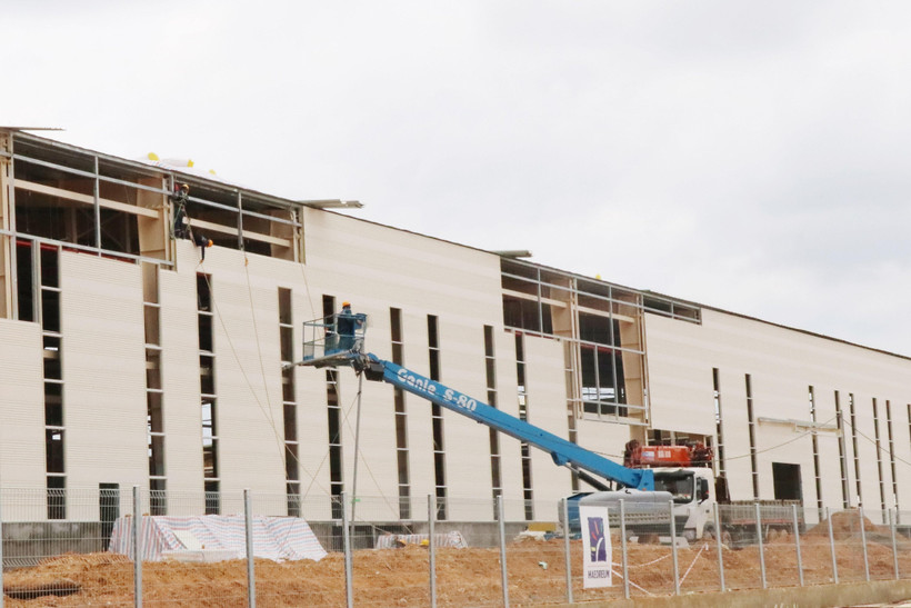 Một dự án FDI đang được triển khai tại Khu công nghiệp Sông Công II, Thái Nguyên. (Ảnh: Hoàng Nguyên/TTXVN)