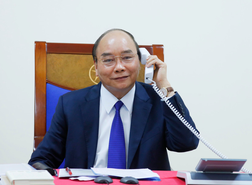 Thủ tướng Nguyễn Xuân Phúc điện đàm với Tổng thống Mỹ Donald Trump về tình hình phòng, chống dịch COVID - 19. (Ảnh: Thống Nhất/TTXVN)
