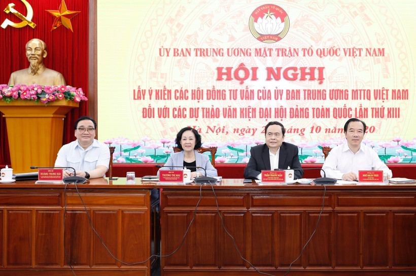 Bà Trương Thị Mai, Ủy viên Bộ Chính trị, Bí thư Trung ương Đảng, Trưởng Ban Dân vận Trung ương và ông Trần Thanh Mẫn, Bí thư Trung ương Đảng, Chủ tịch Ủy ban Trung ương MTTQ Việt Nam Trần Thanh Mẫn chủ trì hội nghị. (Ảnh: Dương Giang/TTXVN)