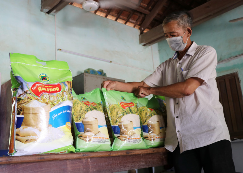 Gạo thơm Hoa Vàng, sản phẩm gạo có thương hiệu đầu tiên ở tỉnh Phú Yên, địa phương được mệnh danh là vựa lúa miền Trung. (Ảnh: Phạm Cường/TTXVN)