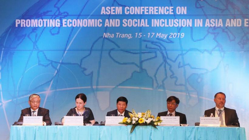 Các thành viên chủ trì hội nghị. (Ảnh: Tiên Minh/ TTXVN)