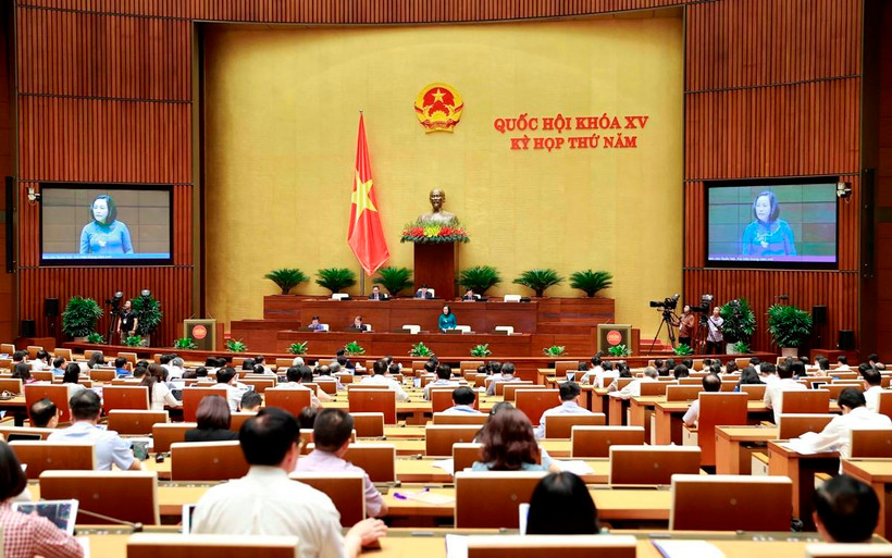 Quốc hội thảo luận ở hội trường về dự thảo Nghị quyết về việc lấy phiếu tín nhiệm, bỏ phiếu tín nhiệm đối với người giữ chức vụ do Quốc hội, Hội đồng nhân dân bầu hoặc phê chuẩn (sửa đổi). (Ảnh: Doãn Tấn/TTXVN)