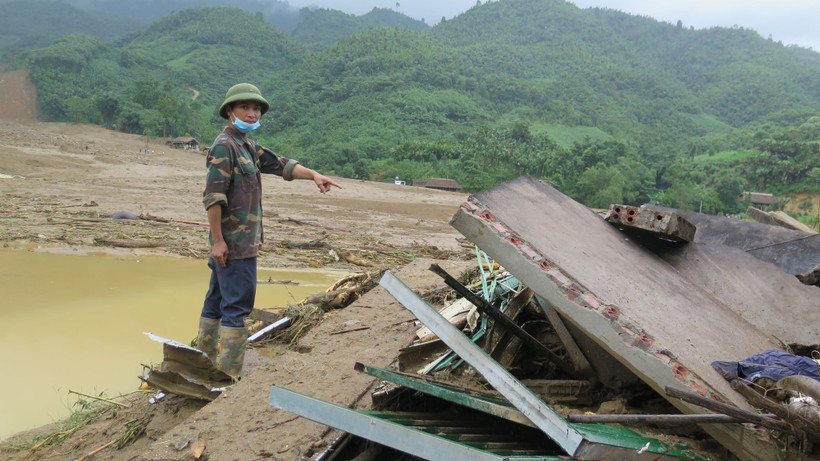 Căn nhà bị đổ sập sau lũ dữ tại Thôn làng Nủ, xã Phúc Khánh. (Ảnh: Hồng Ninh/TTXVN)