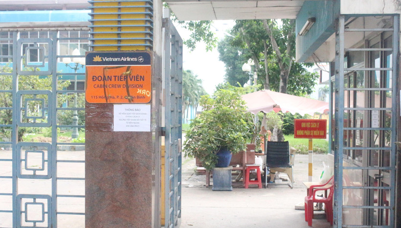 Khu cách ly đoàn tiếp viên Vietnam Airlines đã bị yêu cầu ngưng hoạt động sau khi 1 tiếp viên bị lây nhiễm COVID-19 từ đây. (Ảnh: Đinh Hằng/TTXVN)