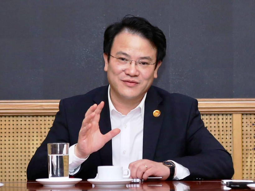 Thứ trưởng Bộ Kế hoạch Đầu tư Trần Quốc Phương trả lời phỏng vấn báo chí. (Ảnh: Vietnam+)