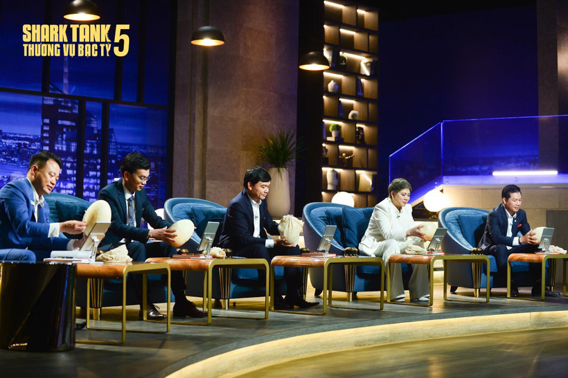 Dàn 'cá mập' tại Shark Tank mùa 5. (Ảnh: Vietnam+)
