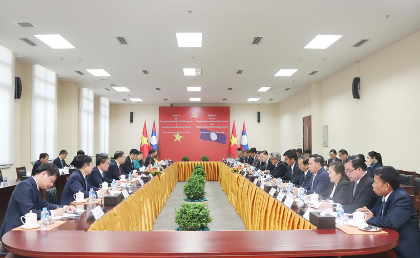 Hội đàm giữa hai Văn phòng Trung ương Đảng Việt Nam-Lào. (Ảnh: Xuân Tú/TTXVN).
