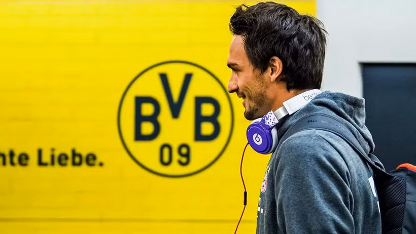Hàng thủ Bayern sẽ thiếu đi sự chắc chắn khi Hummels ra đi. (Nguồn: bundesliga.com)
