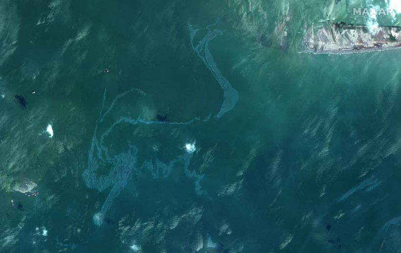 Hình ảnh vệ tinh cho thấy vệt dầu loang bị rò rỉ từ đường ống dẫn ở ngoài khơi bang Louisiana, miền Nam nước Mỹ ngày 5/9/2021. (Ảnh: AFP/TTXVN)