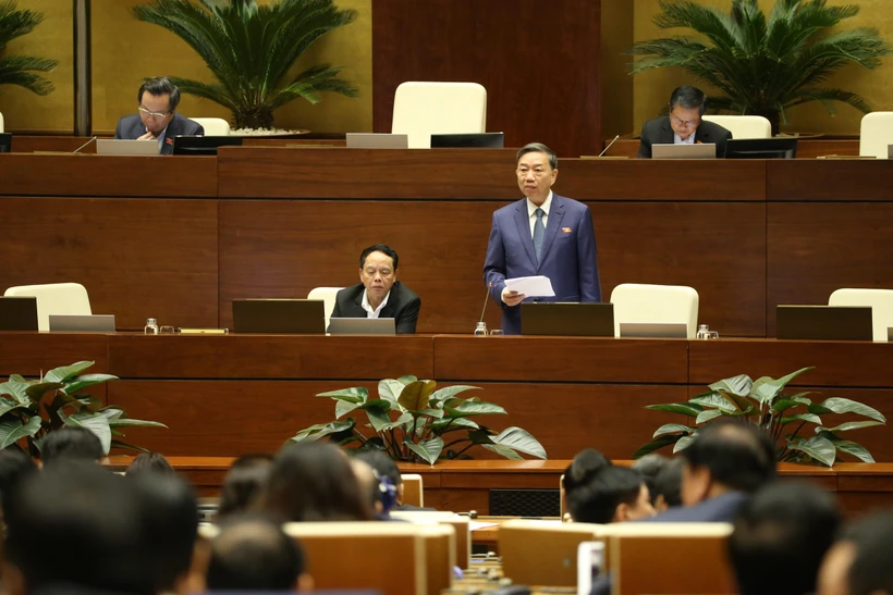 Bộ trưởng Bộ Công an Tô Lâm giải trình ý kiến của đại biểu Quốc hội. (Ảnh: Dương Giang/TTXVN)