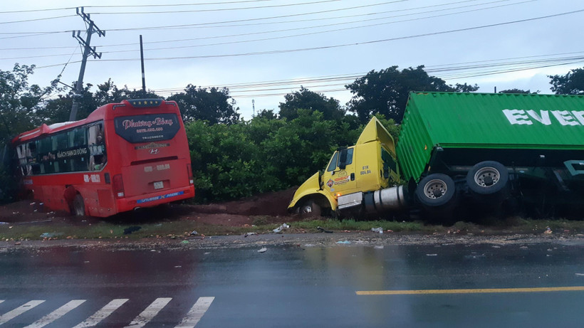 Hiện trường vụ tai nạn. (Ảnh: Đậu Tất Thành/TTXVN)