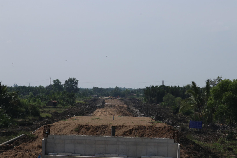 Đường Tân Tập-Long Hậu kết nối từ Cảng Quốc tế Long An đến Thành phố Hồ Chí Minh đang được triển khai thi công. (Ảnh: Bùi Giang/TTXVN)