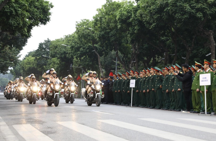 Các lực lượng tại lễ phát động. (Ảnh: Văn Điệp/TTXVN)