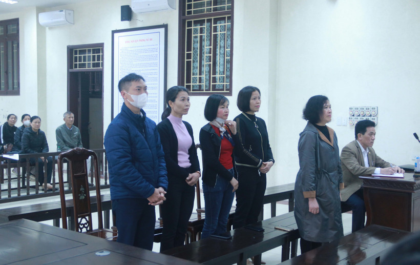 Các bị cáo tại phiên xét xử. (Ảnh: Thu Hoài/TTXVN)