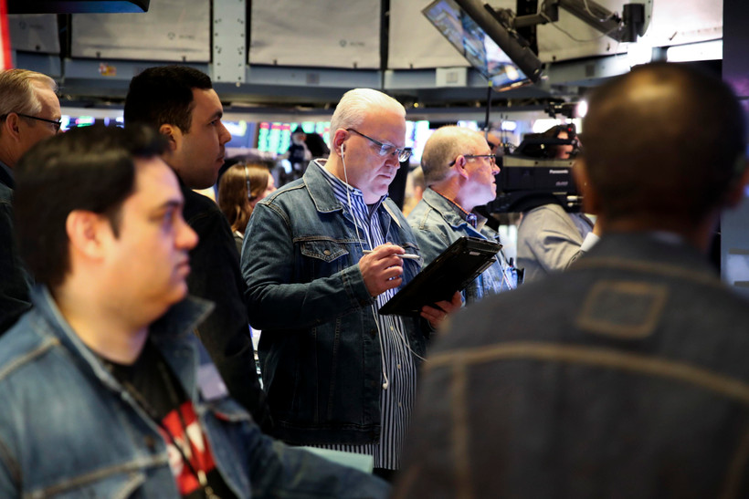 Giao dịch viên tại Sàn giao dịch chứng khoán New York, Mỹ. (Ảnh: THX/TTXVN) 