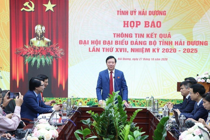 Đồng chí Phạm Xuân Thăng, Bí thư Tỉnh ủy Hải Dương khóa XVII, nhiệm kỳ 2020/2025 chủ trì cuộc họp báo. (Ảnh: Mạnh Minh/TTXVN)