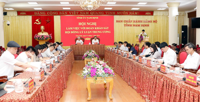 Đoàn Khảo sát Hội đồng Lý luận Trung ương làm việc với Tỉnh ủy Nam Định. (Ảnh: Thái Thuần/TTXVN)