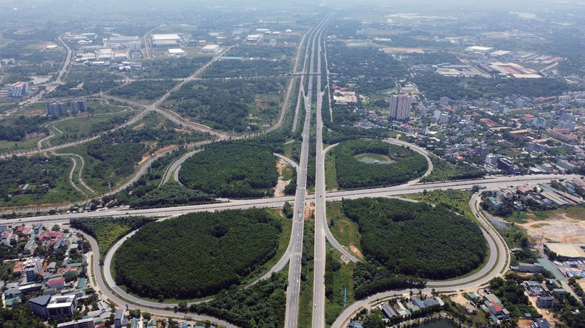 Nút giao Đại lộ Thăng Long - Quốc lộ 21 - cửa ngõ lưu thông giữa trung tâm Hà Nội và các huyện ngoại thành phía Tây. (Ảnh: Huy Hùng/TTXVN)