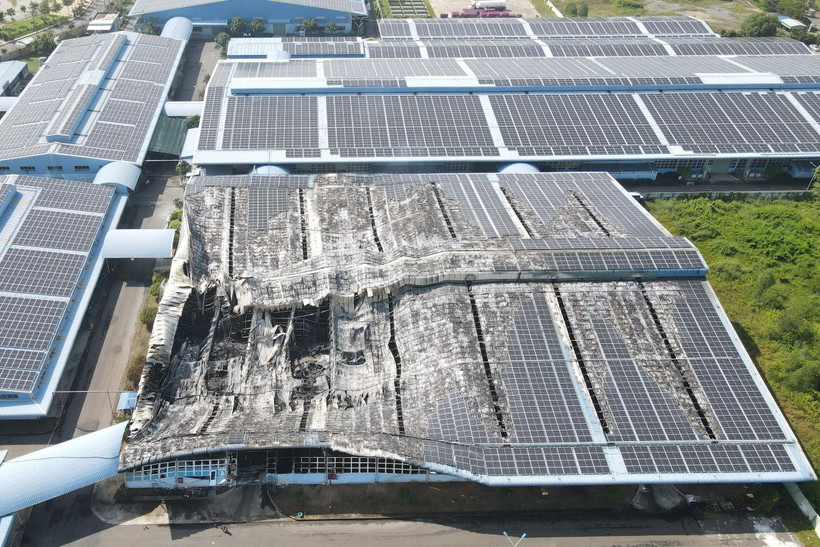 Vụ cháy xảy ra tại nhà xưởng sản xuất giày da của Công ty. (Ảnh: Huỳnh Sơn/TTXVN)