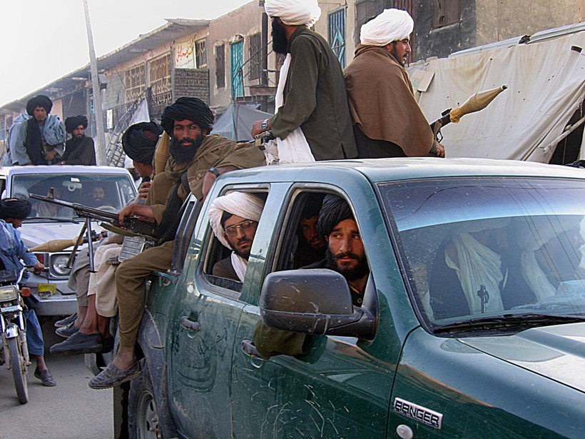 Các tay súng Taliban tại huyện Sangin, tỉnh Helmand, Afghanistan. (Ảnh: AFP/TTXVN)