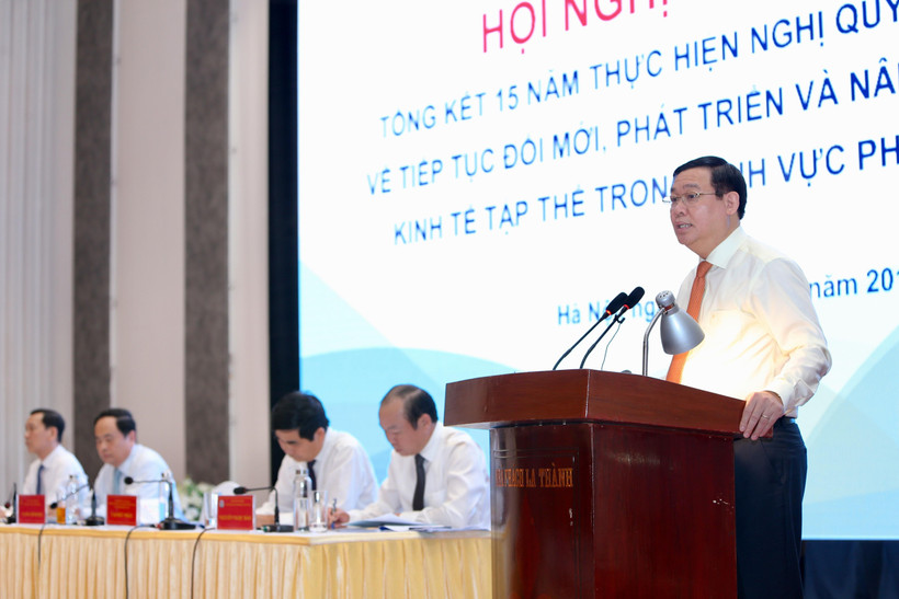 Phó Thủ tướng Vương Đình Huệ, Trưởng Ban Chỉ đạo đổi mới, phát triển kinh tế tập thể, hợp tác xã phát biểu kết luận hội nghị. (Ảnh: Dương Giang/TTXVN)