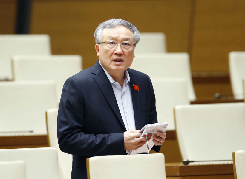 Chánh án Tòa án nhân dân tối cao Nguyễn Hòa Bình giải trình, làm rõ một số vấn đề đại biểu Quốc hội nêu. (Ảnh: Doãn Tấn/TTXVN)