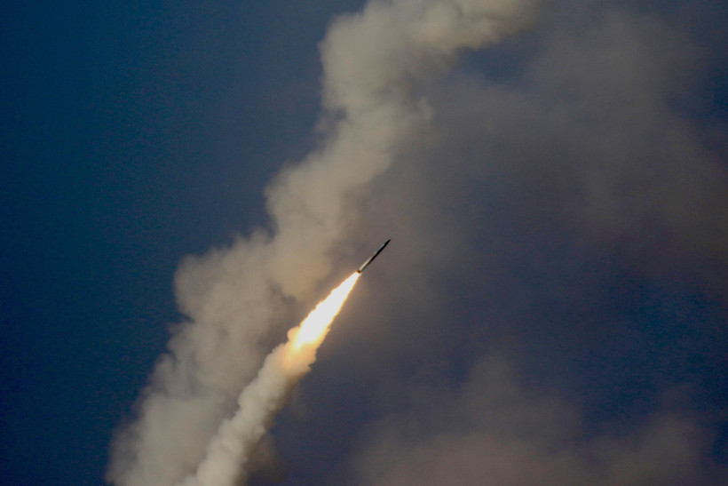 Hệ thống phòng không S-400 Triump tiêu diệt muc tiêu tên lửa đạn đạo và máy bay tiêm kích. (Ảnh: Trần Hiếu/TTXVN)