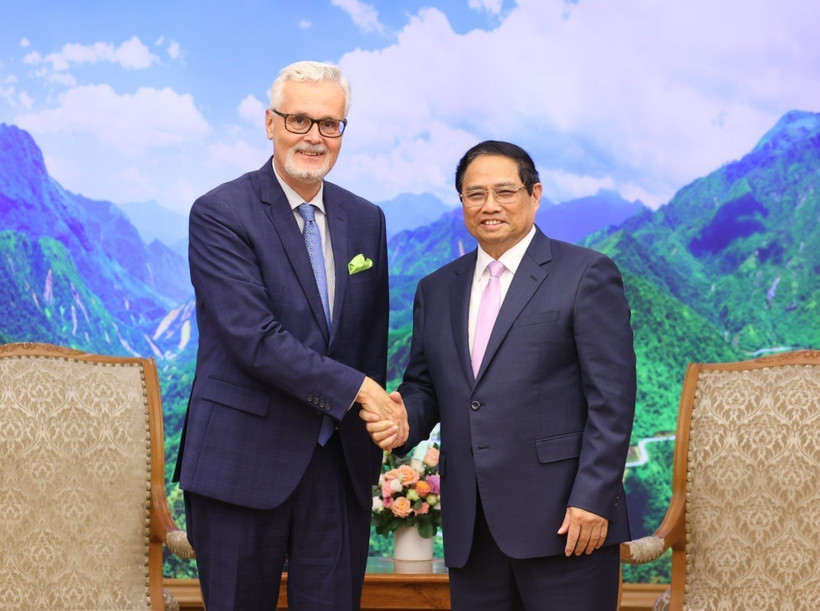 Thủ tướng Phạm Minh Chính tiếp Đại sứ Đặc mệnh Toàn quyền Cộng hòa Liên bang Đức tại Việt Nam Guido Hildner. (Ảnh: Văn Điệp/TTXVN)