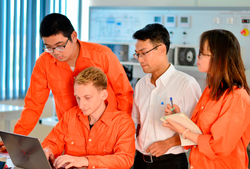 Sinh viên Đại học Việt Pháp được học tập trong môi trường quốc tế đa văn hóa. (Ảnh: PV/Vietnam+)