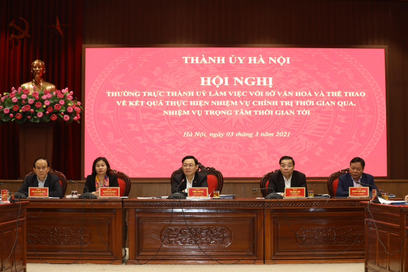 Thường trực Thành ủy Hà Nội chủ trì buổi làm việc với Sở Văn hóa và Thể thao Hà Nội. (Ảnh: Văn Điệp/TTXVN)