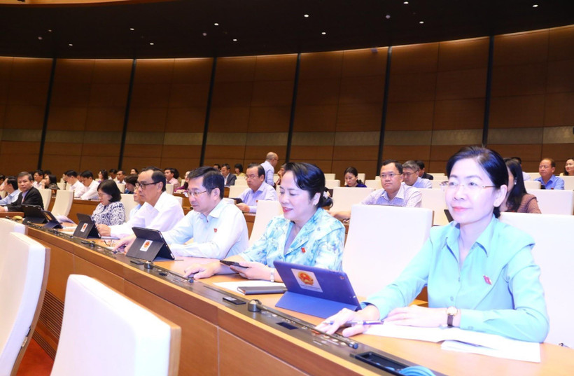 Quốc hội chính thức thông qua Nghị quyết về kế hoạch phát triển kinh tế - xã hội năm 2023. (Ảnh: TTXVN)