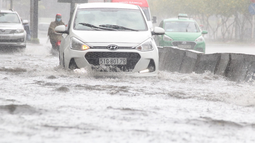 Ngập lụt đô thị một phần do quá trình phát triển đô thị thiếu đồng bộ. (Ảnh: Trần Xuân Tình/TTXVN)