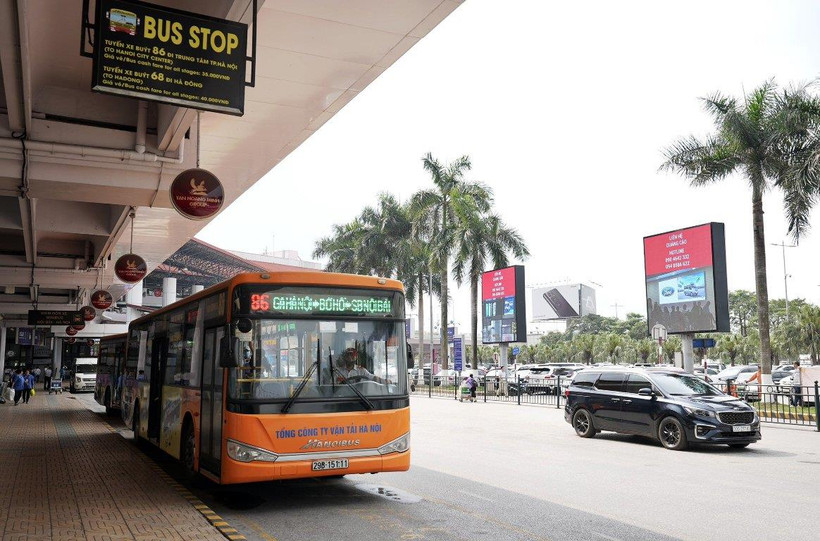 Tuyến xe buýt số 86 có lộ trình từ ga Hà Nội-sân bay Nội Bài. (Ảnh: Việt Hùng/Vietnam+)