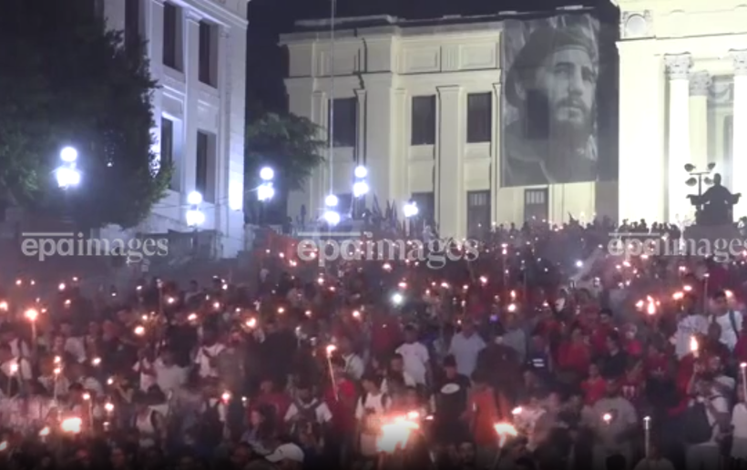 Đoàn tuần hành đi qua nhiều con phố. (Ảnh: EPA)