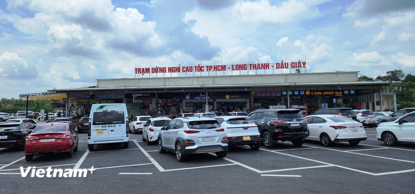 Trạm dừng nghỉ trên tuyến cao tốc Thành phố Hồ Chí Minh-Long Thành-Dầu Giây được đưa vào vận hành và khai thác. (Ảnh: Việt Hùng/Vietnam+)