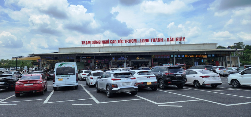 Một trạm dừng nghỉ trên tuyến cao tốc được đưa vào vận hành và khai thác.