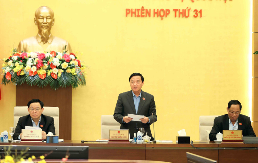 Phó Chủ tịch Quốc hội Nguyễn Khắc Định điều hành phiên họp. (Ảnh: An Đăng/TTXVN)